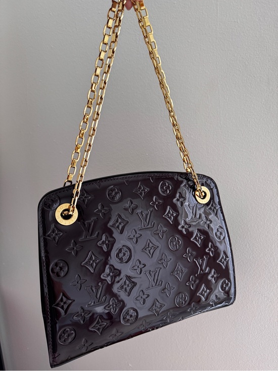 Louis Vuitton Handbags - Louis Vuitton *LIKE NEW* Vernis Leather Amarante MM Virginia Bag with Gold Chain